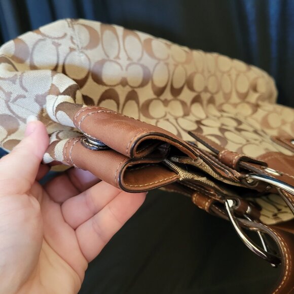 COACH Signature Pleated Shoulder tote in Brown/Beige. Perfect classic fall bag! - Picture 7 of 16